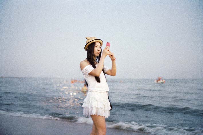 Catherine Henriette, Conte d'été, Selfie, Beidaihe, 2014 galerie Sit Down