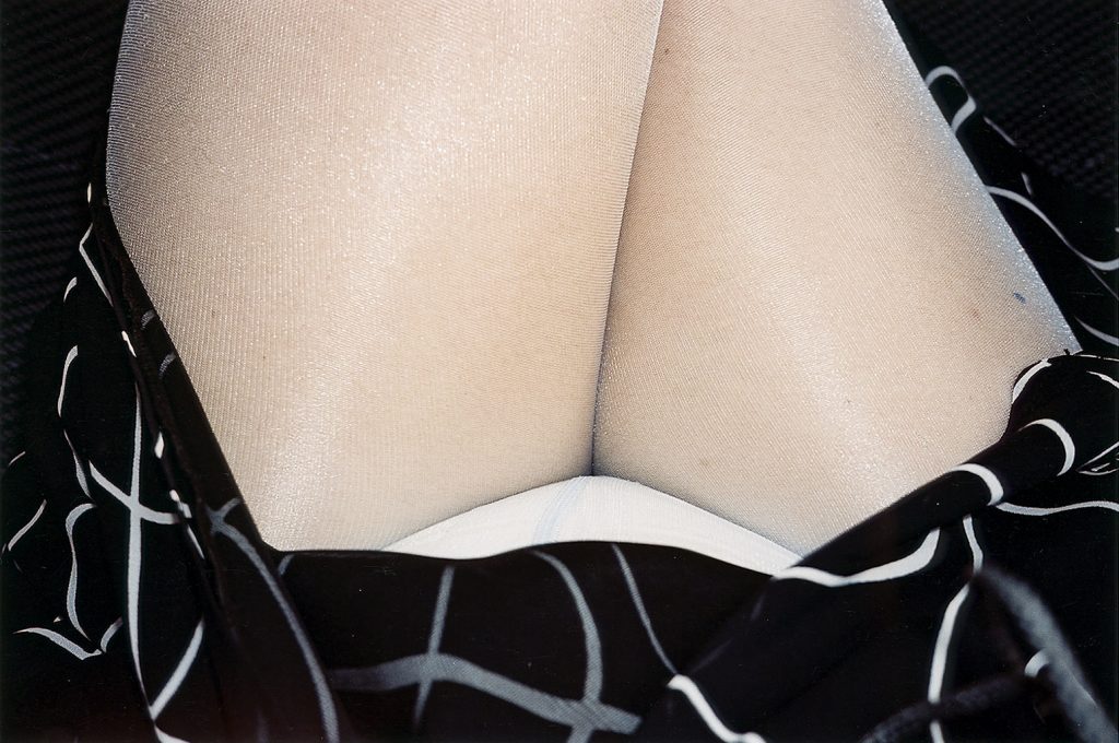 Série Un mince vernis de réalité, Les collants blancs, 2002 ©Géraldine Lay courtesy of galerie SIT DOWN
