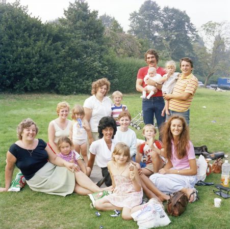Summer Picnic, Sefton Park, 1980 © Tom Wood courtesy galerie Sit Down